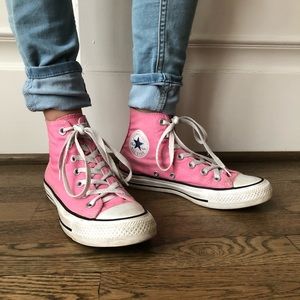 LIGHT PINK CONVERSE—LIGHTLY WORN—WOMANS SIZE 6.5